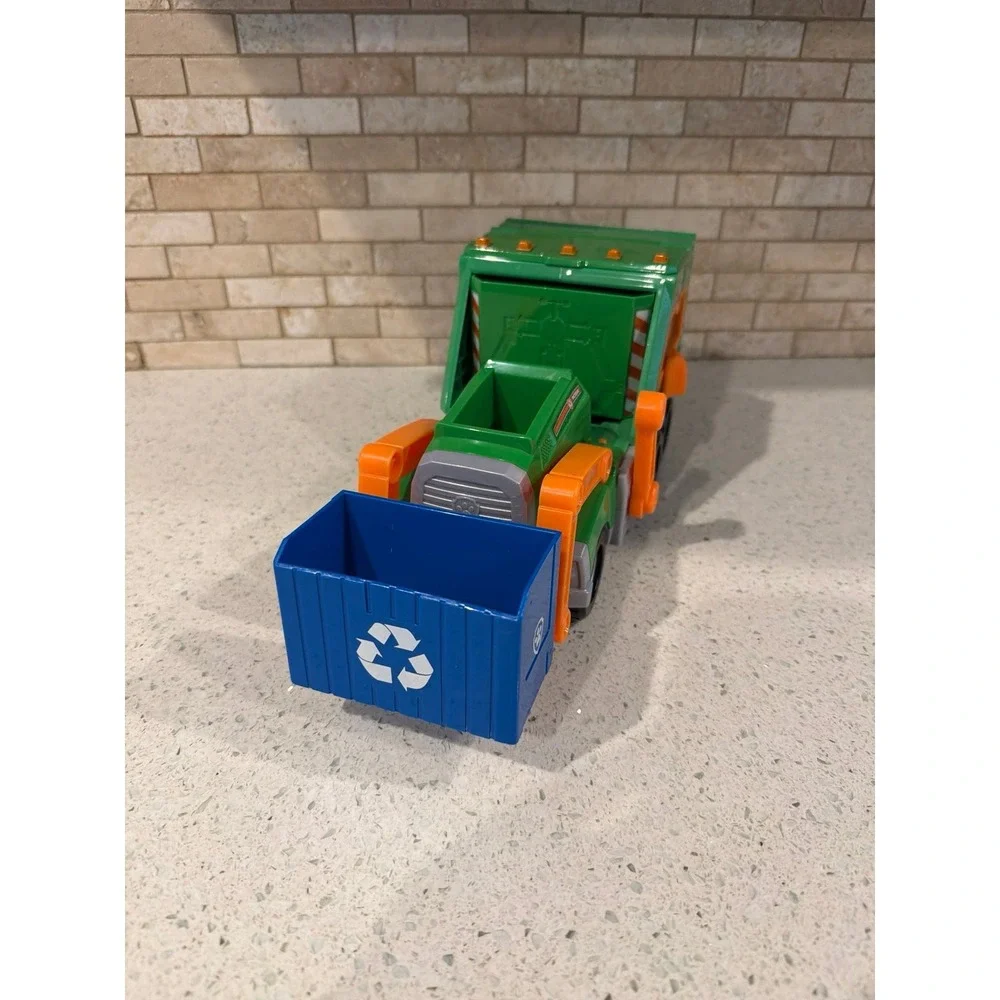 Paw Patrol Rocky's Reuse It Deluxe Garbage Trash Recycle Truck